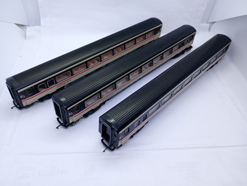 Hornby set 4 coaches - 3,