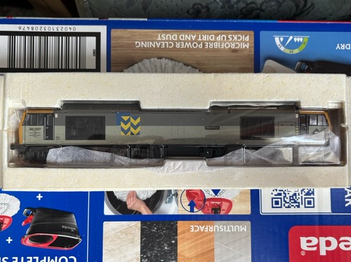 Hornby class 60 037 - hornby,
