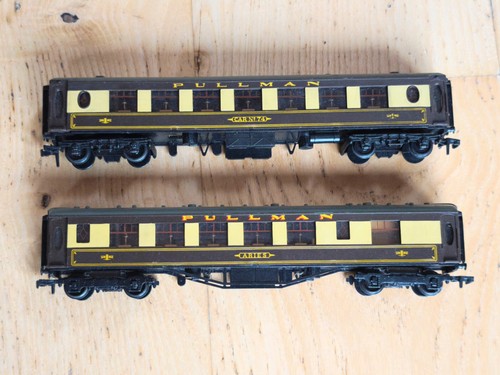 Two pullman coaches - two, 00